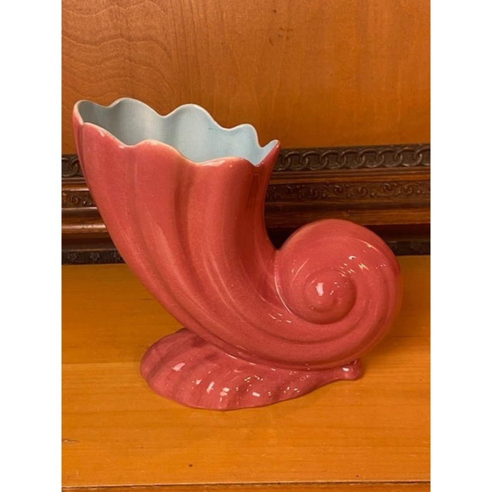 Vintage Weil Ware California Pottery Pink Cornucopia Shell Vase Scalloped 6.75"